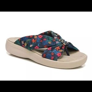 Bzees Womens Promise Wedge Thong Slide Sandals